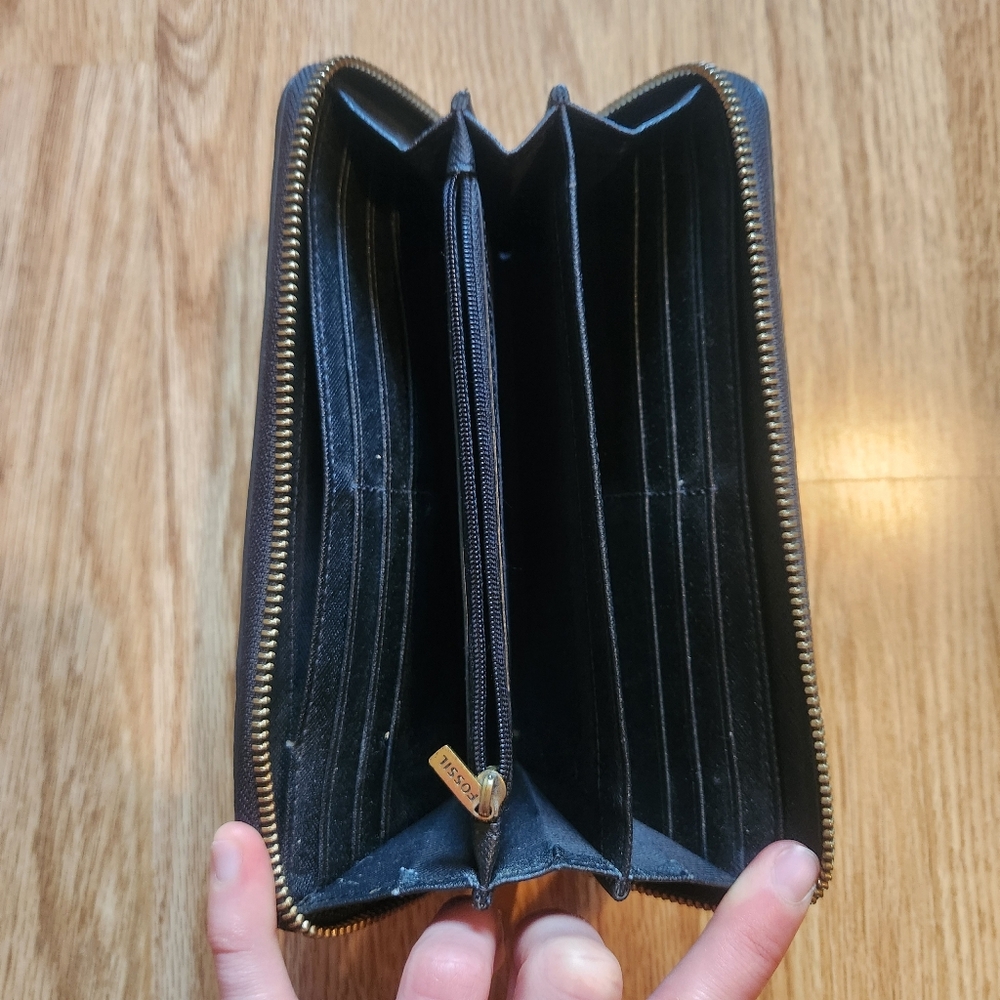 Fossil Wallet - Picture 8 of 11